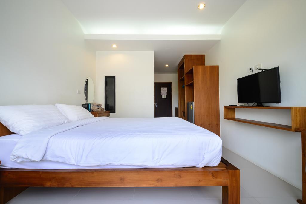 Ocean12 Chic Hotel Phuket Exterior photo